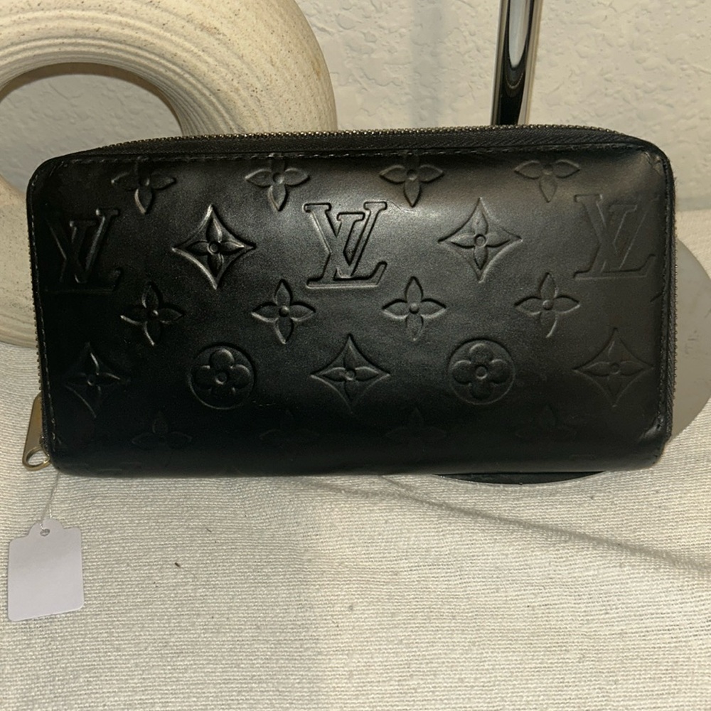 Authentic Louis Vuitton Black Matte Vernis Long Zip Wallet beige interior +COA